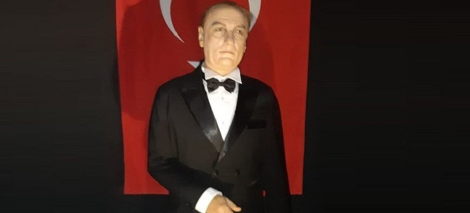 Atatürk'e bir de böyle hakaret edildi!