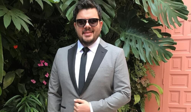 Eser Yenenler hastaneye kaldırıldı!