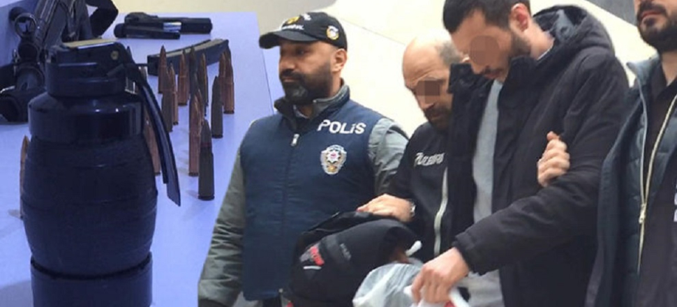 1 milyon lirayı bıraktılar, silahı alıp kaçtılar!