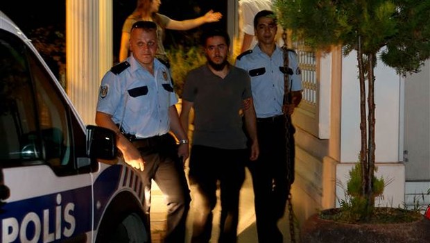 İsrail Başkonsolosluğu'na girmeye çalıştılar