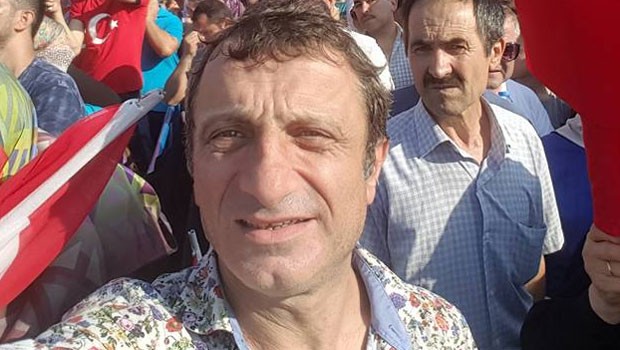 Eşi acı haberi verdi... Ünlü oyuncu hayatını kaybetti