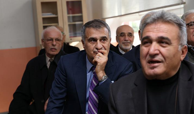 48 yıl sonra sınıf arkadaşlarıyla buluştu!