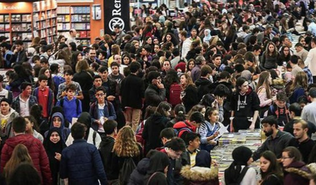 İstanbul TÜYAP Kitap Fuarı'na yoğun ilgi!