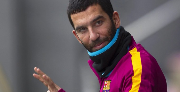 Arda Turan'dan teröre tepki: Lanet olsun aldığınız her nefese!