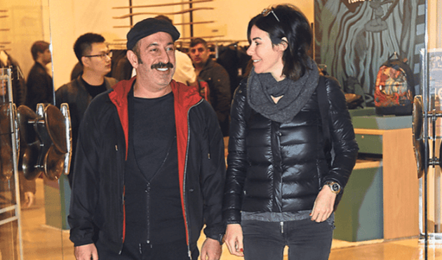 Cem Yılmaz'dan muhabirlere: Siz de gelin!