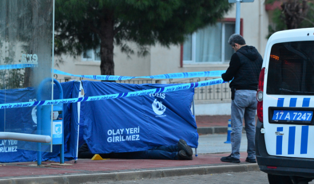 Boşanmak isteyen eşini öldürüp intihar etti!