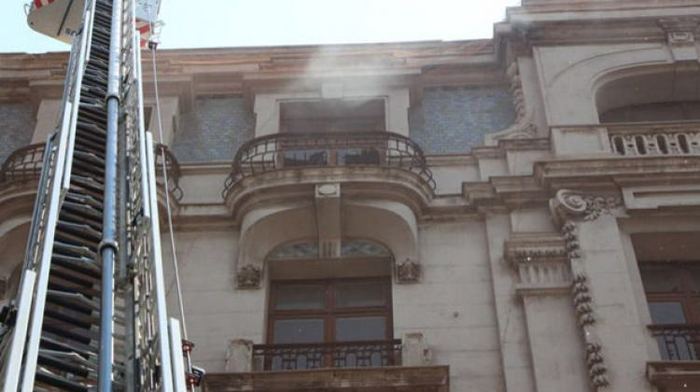Karaköy'de tarihi binada yangın!