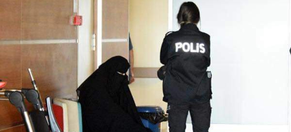 Bu kez de annesi işten çıkartıldı...