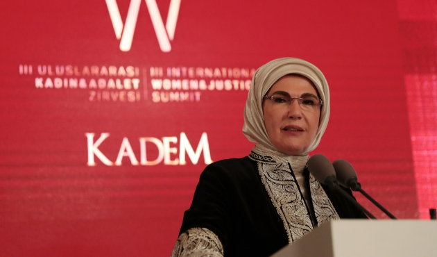 Emine Erdoğan: Anne kokusu Suriye'de de İsviçre'de de aynı...