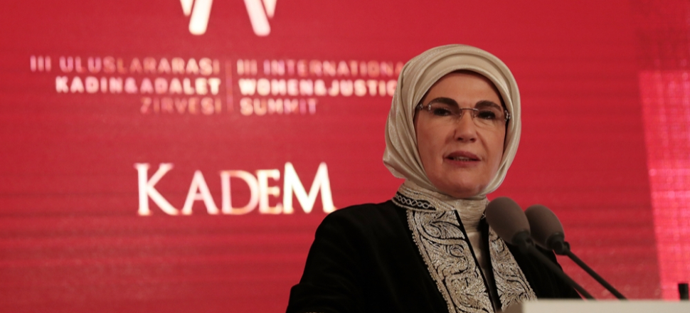 Emine Erdoğan: Anne kokusu Suriye'de de İsviçre'de de aynı...