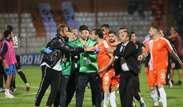 Adana derbisinde son düdük sonrası kavga çıktı!