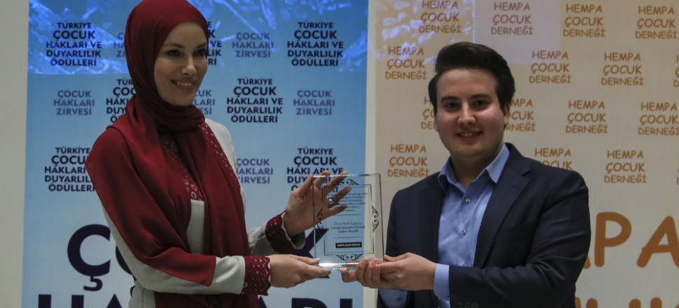 Gamze Özçelik, tesettüre girdi...