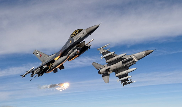 Irak'ın kuzeyindeki iki PKK üssüne hava harekatı