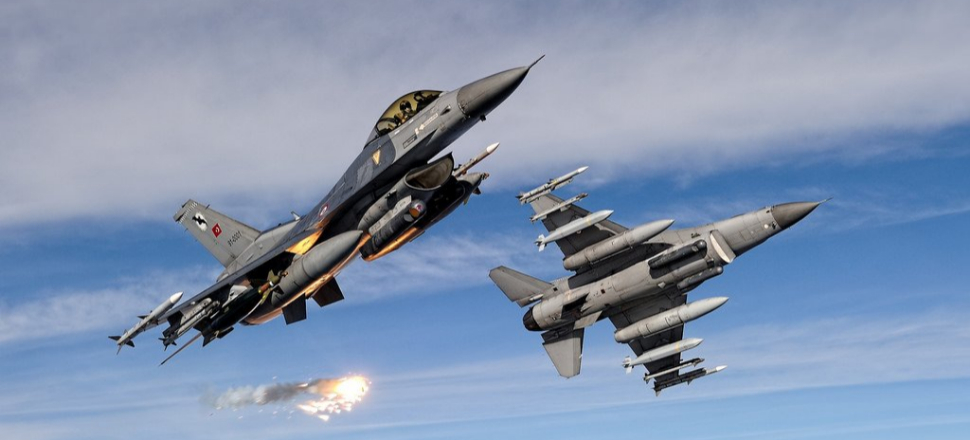 Irak'ın kuzeyindeki iki PKK üssüne hava harekatı