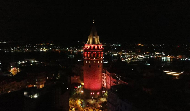 Galata Kulesi turuncu renge büründü!
