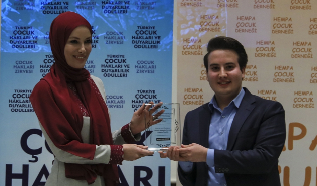 Gamze Özçelik, tesettüre girdi...