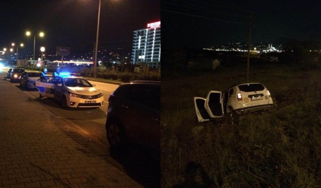 Dur ihtarına uymayan araç polislere çarptı...