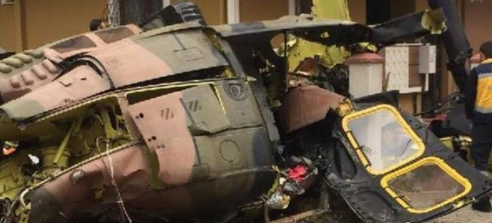 İstanbul Sancaktepe'de askeri helikopter mahallenin ortasına düştü!