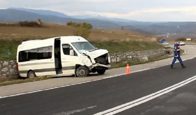 Öğrenci servisi devrildi: Çok sayıda yaralı!