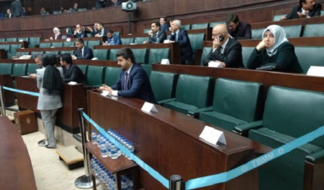 AK Parti Grubu'nda dikkat çeken detay!