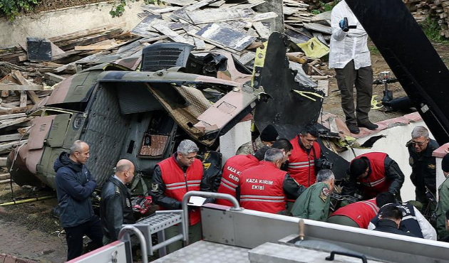 Sancaktepe'de düşen helikopterin enkazı kaldırıldı!