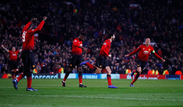 Manchester United 90'da güldü!