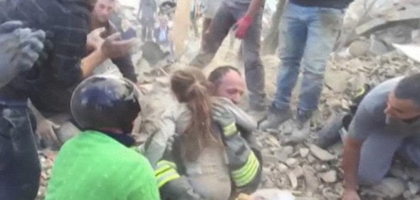 İtalya'da deprem: Enkazdan 17 saat sonra çıkarıldı