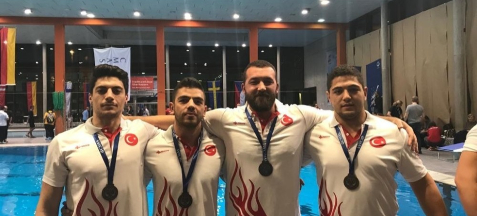 Dünya üçüncüsü olan milli takımda yer alan Egeli sporculardan rektöre ziyaret