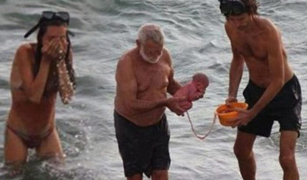 Hamile kadın denizde aniden doğum yaptı!