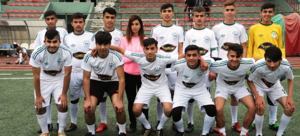 Cizre’de futbola kadın eli değdi