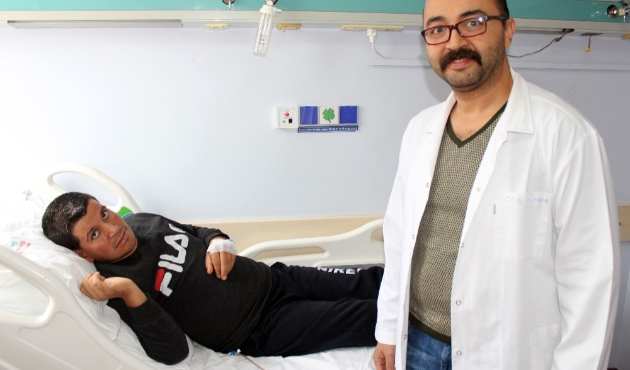Denizli’de sırt üstü böbrek ameliyatı yapıldı