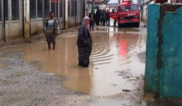 Sağanak yağmur Acarlar’ı göle çevirdi
