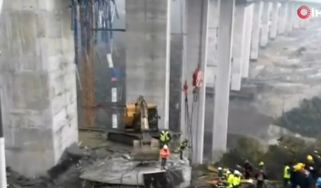 Beton blok düştü! Enkazın altında işçiler var