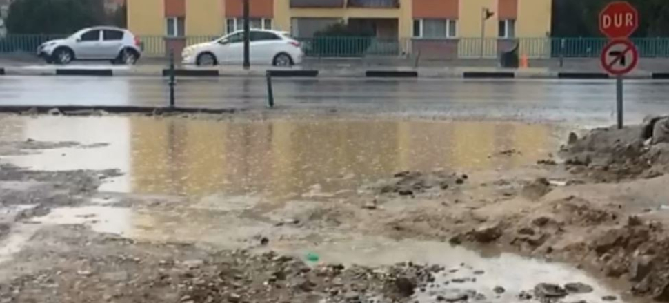 Turgutlu’da sağanak hayatı felç etti