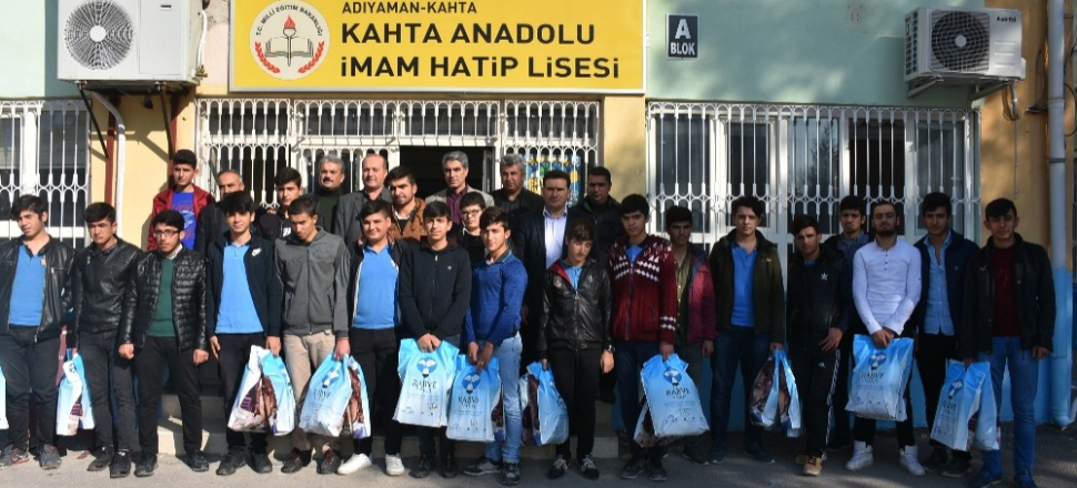 Kahtalı 4 İHL öğrencisi 63 yetimi giyindirdi