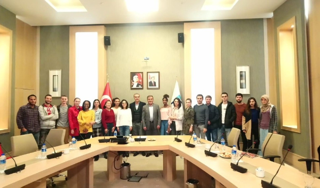 Antalya’da Türkiye’nin etki sahasıyla ilgili konferans verdi