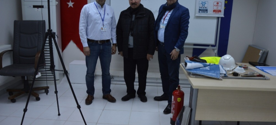 Manisalı emlakçılar kamera eşliğinde sınavda