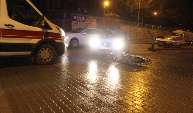 Otomobil ile motosiklet çarpıştı: 1 yaralı