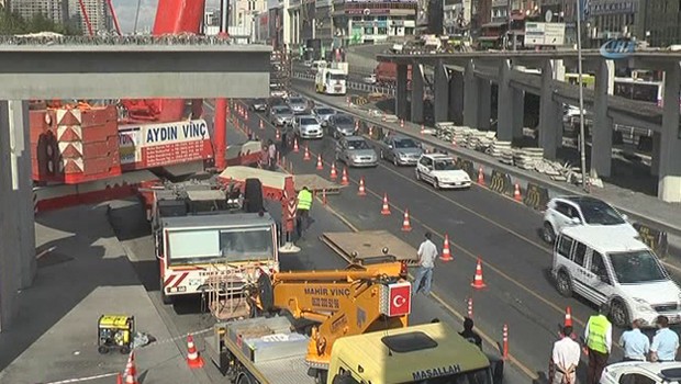 İstanbullulara kötü haber: E-5'te 'üst geçit' yoğunluğu