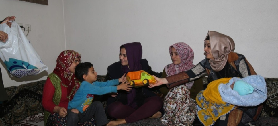Eyyübiye’de çat kapı ev ziyaretleri devam ediyor