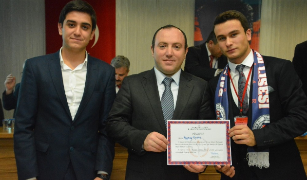 Öğrenciler başkan seçimi için sandığa gitti