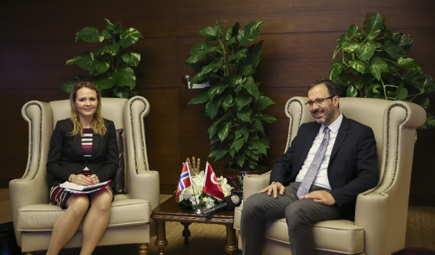Bakan Kasapoğlu Norveçli bakanla bir araya geldi