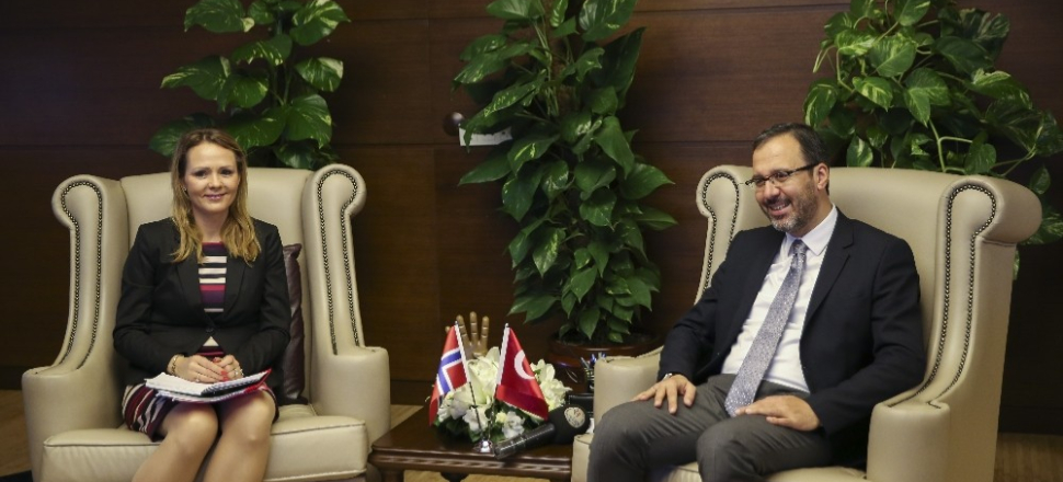 Bakan Kasapoğlu Norveçli bakanla bir araya geldi