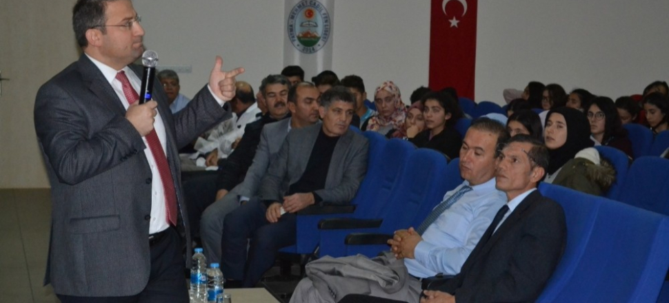Antalya'da Kaymakam Çimşit, ‘Kariyer Günleri’nin konuğu oldu
