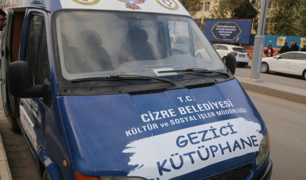 Cizre’de Gezici Kütüphane Aracı Hizmete Girdi