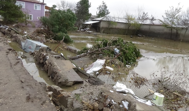 Edirne'de evler çamur deryasına döndü
