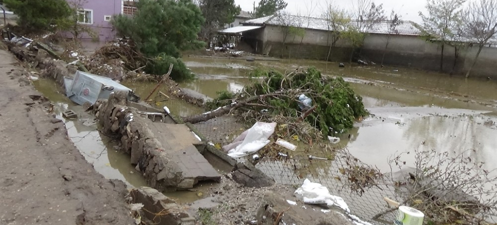 Edirne'de evler çamur deryasına döndü