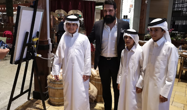 Abdülhamid'in yıldızı İnal'a Katar'da büyük ilgi!