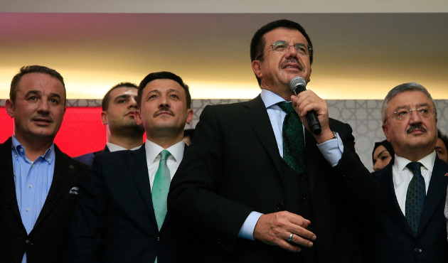 Kordon'da diz kıra kıra zeybek oynayacağız...