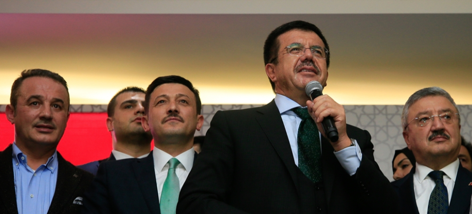 Kordon'da diz kıra kıra zeybek oynayacağız...